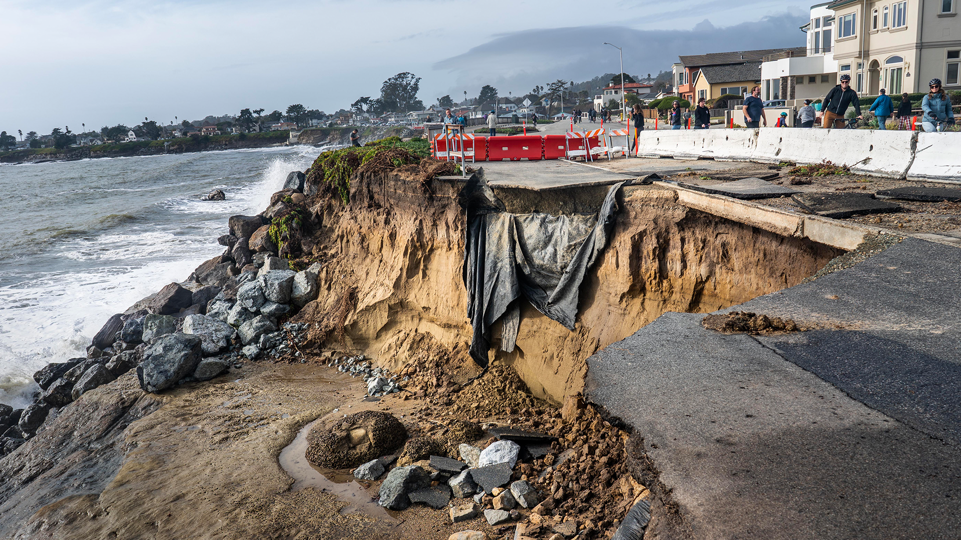 In Santa Cruz the deluge came from the skies and the sea The