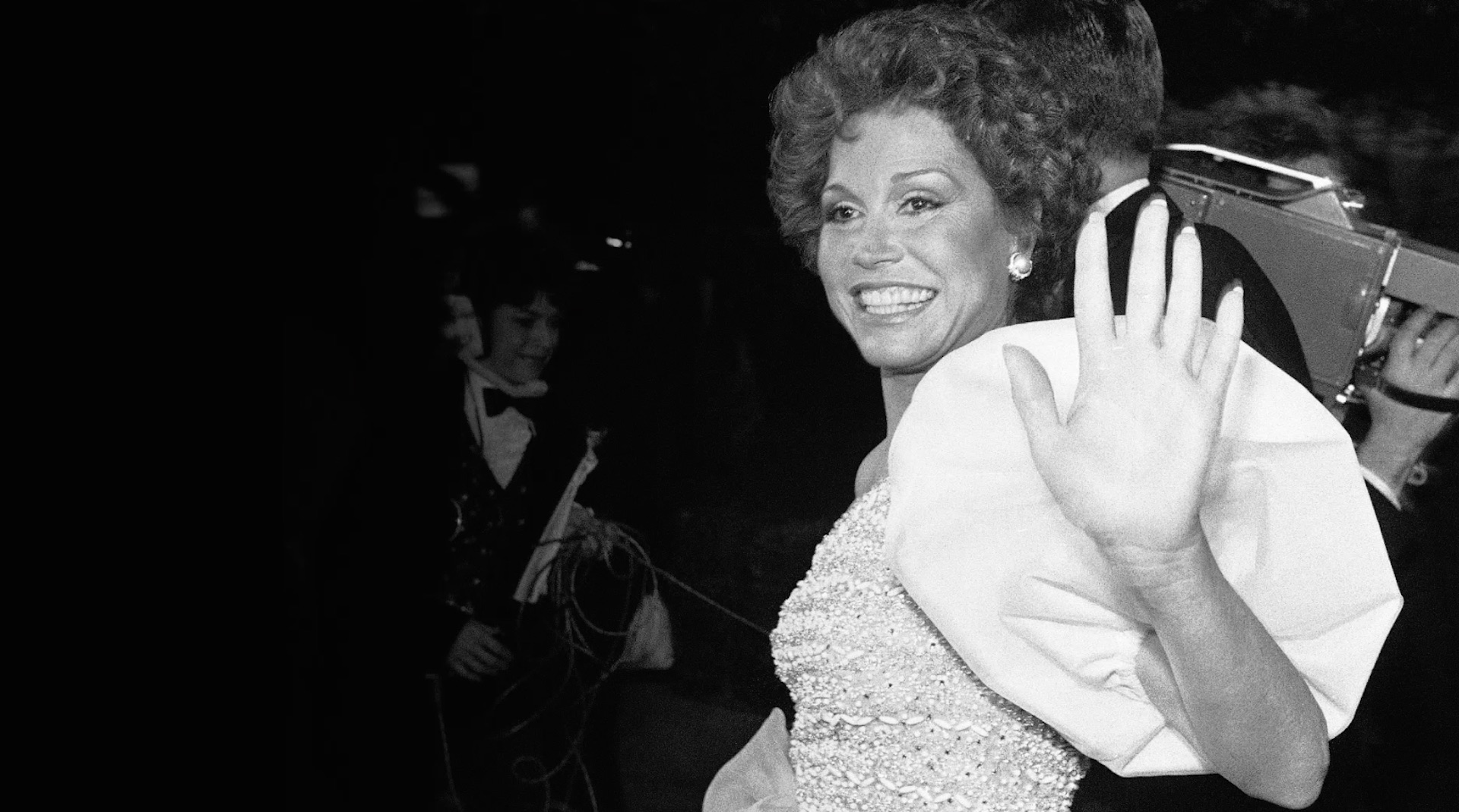 Mary Tyler Moore, TV star who became symbol of women's liberation, dies at  80 - The Washington Post