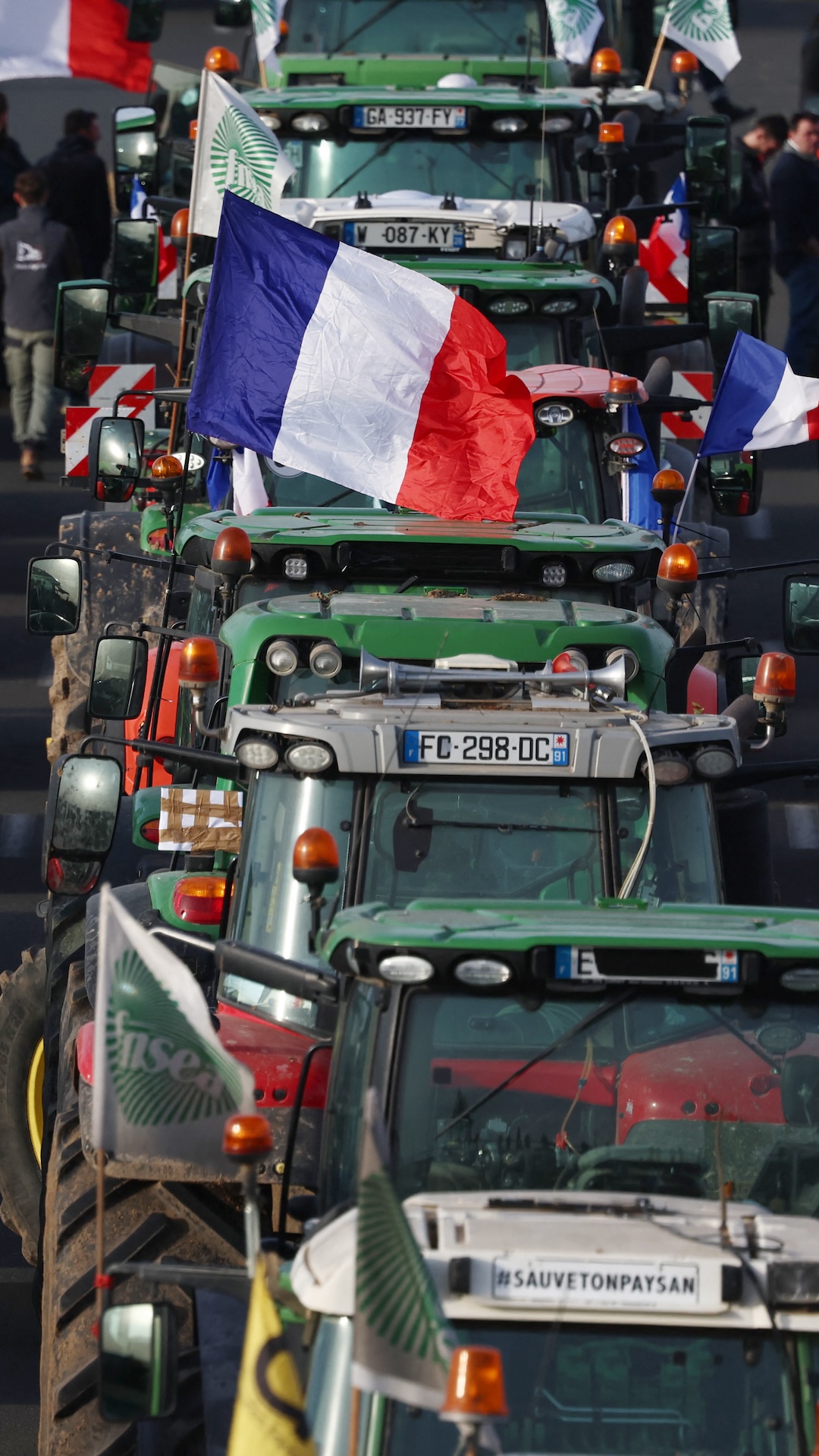 Why farmers blocked a highway in Paris
