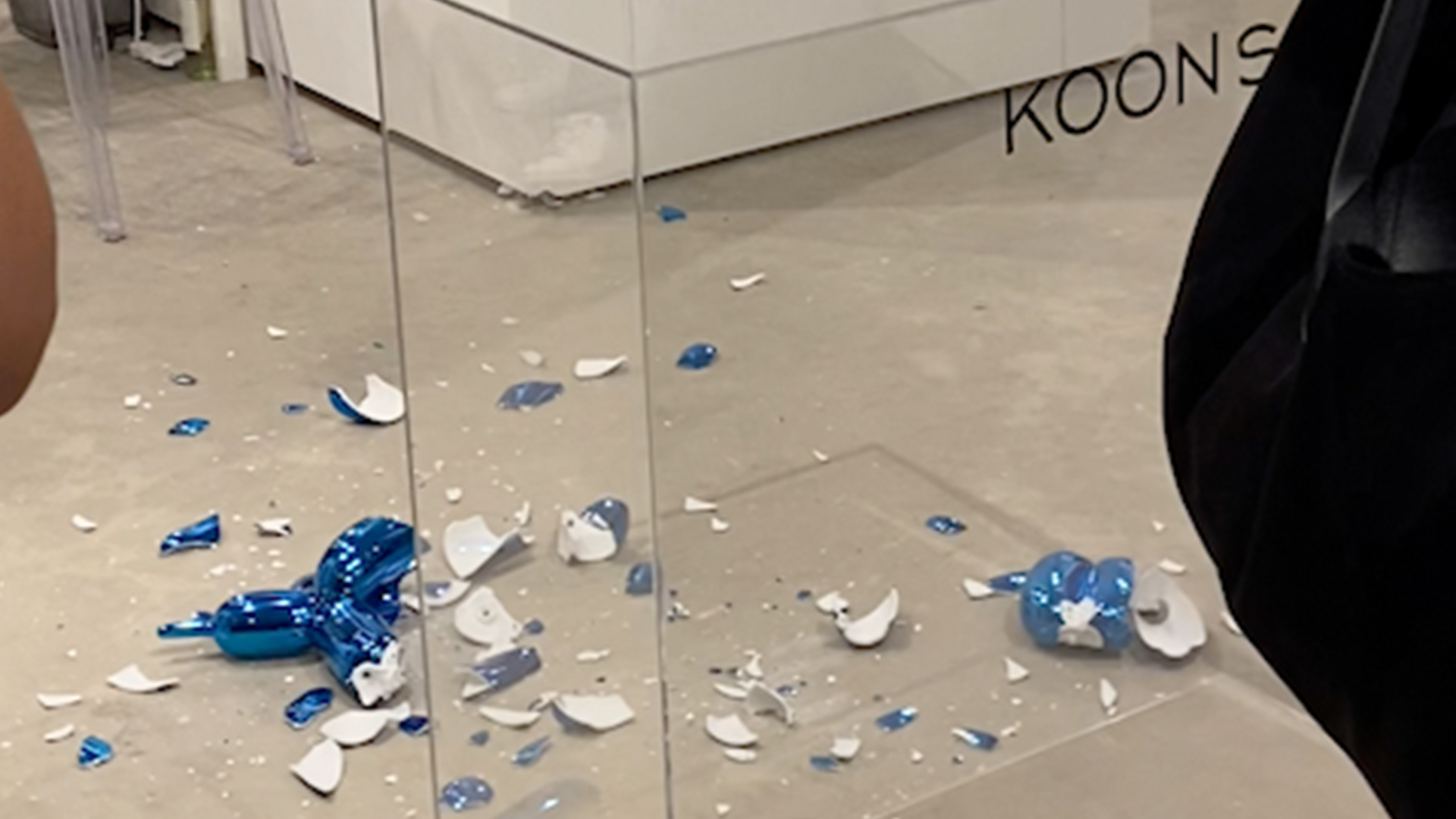 Woman Shatters Jeff Koons 'Balloon Dog' Sculpture Worth $42,000