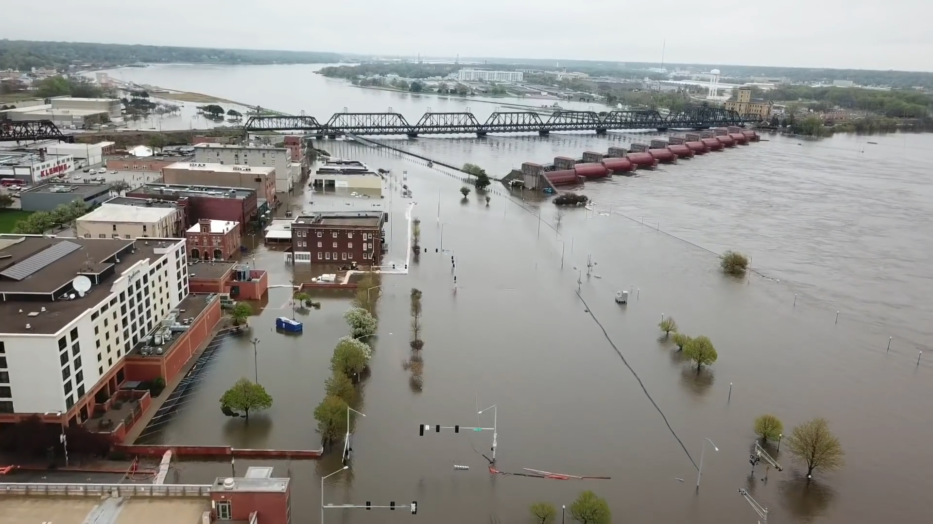 Flipboard Davenport, Iowa endures major flooding as the Mississippi