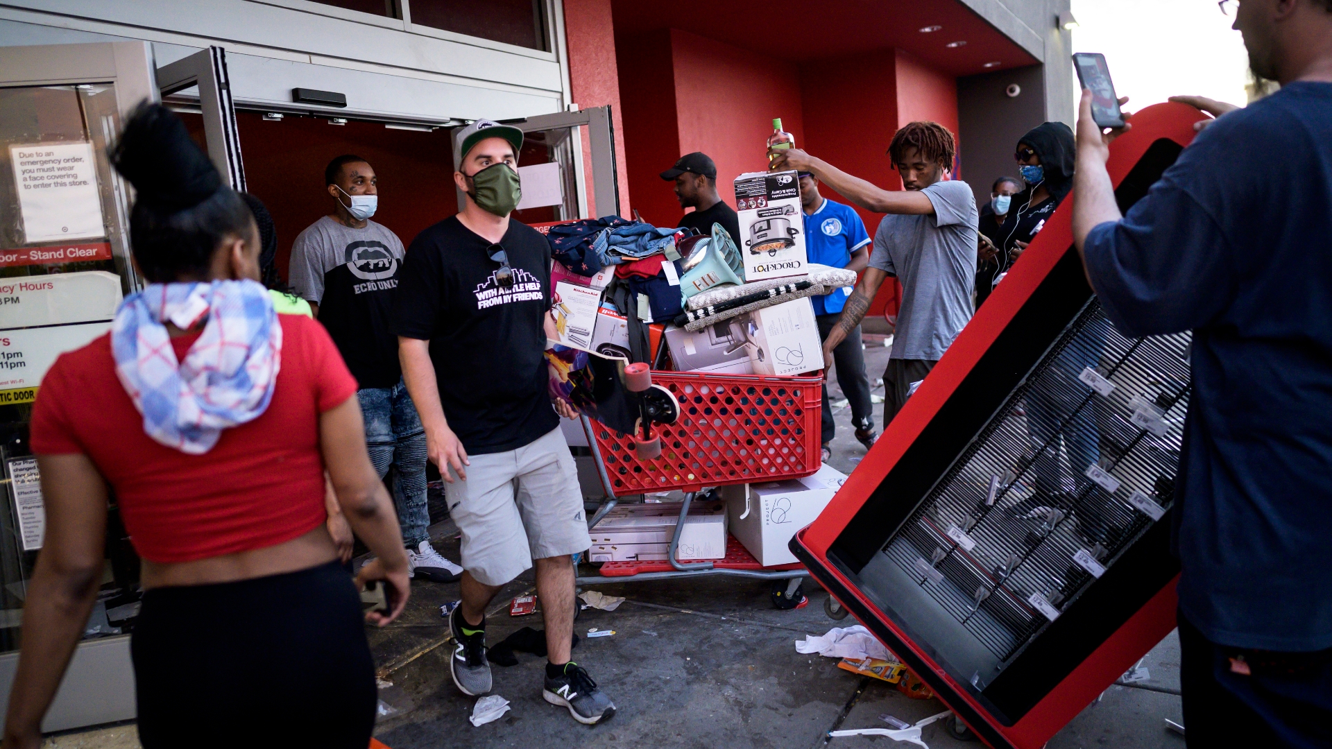 Video shows looters ransacking Minneapolis Target