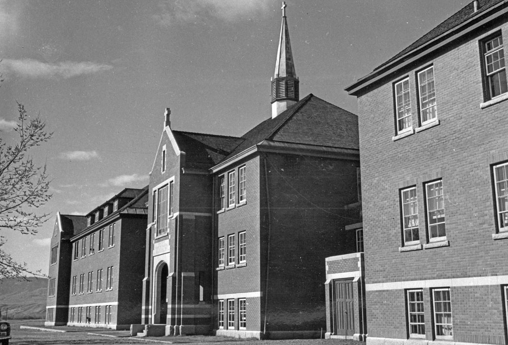 Canada Officials Discover Remains Of 215 Indigenous Children At Kamloops Indian Residential School The Washington Post