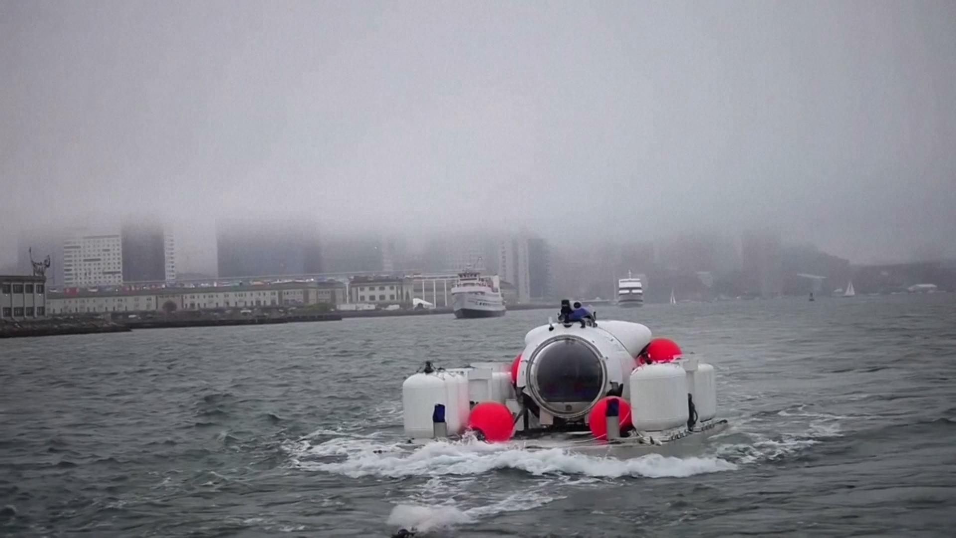 Russian Sub Safe After North Pole Plunge - CBS News