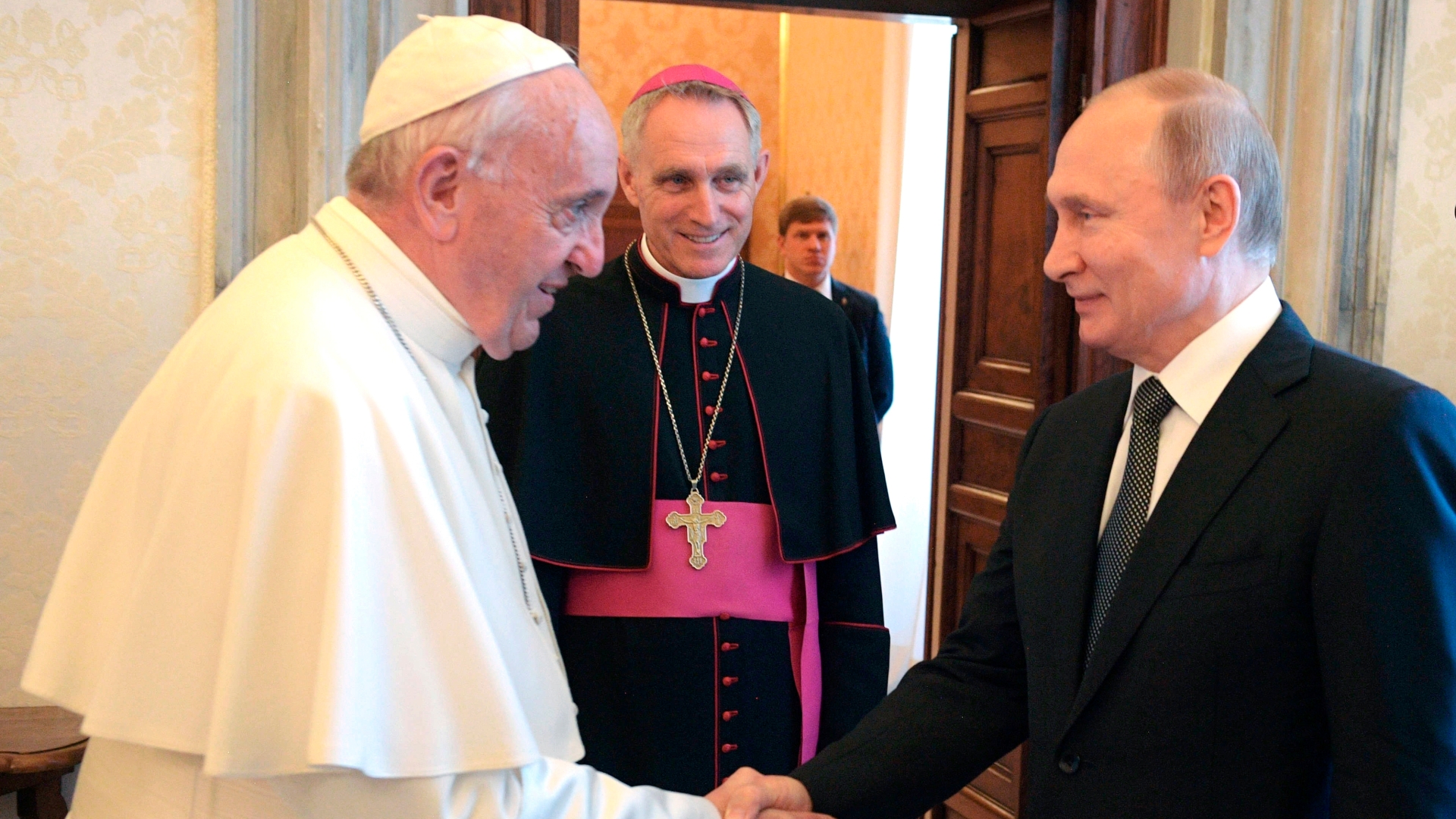 modbydeligt eksperimentel butiksindehaveren Putin meets with Pope Francis in shadow of Ukraine crisis - The Washington  Post