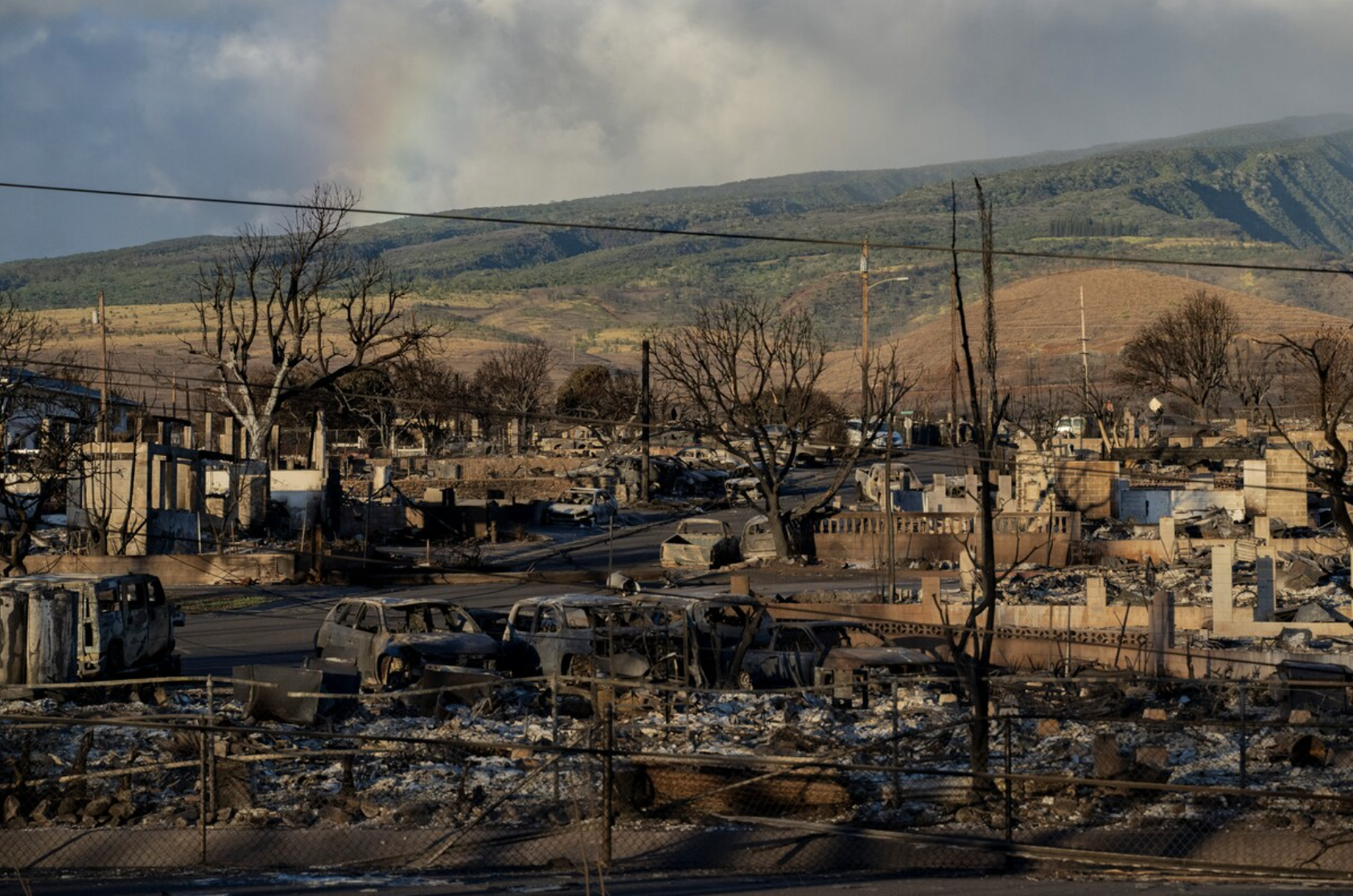 Hawaii residents fear losing Lahaina as fires make housing crisis worse (washingtonpost.com)