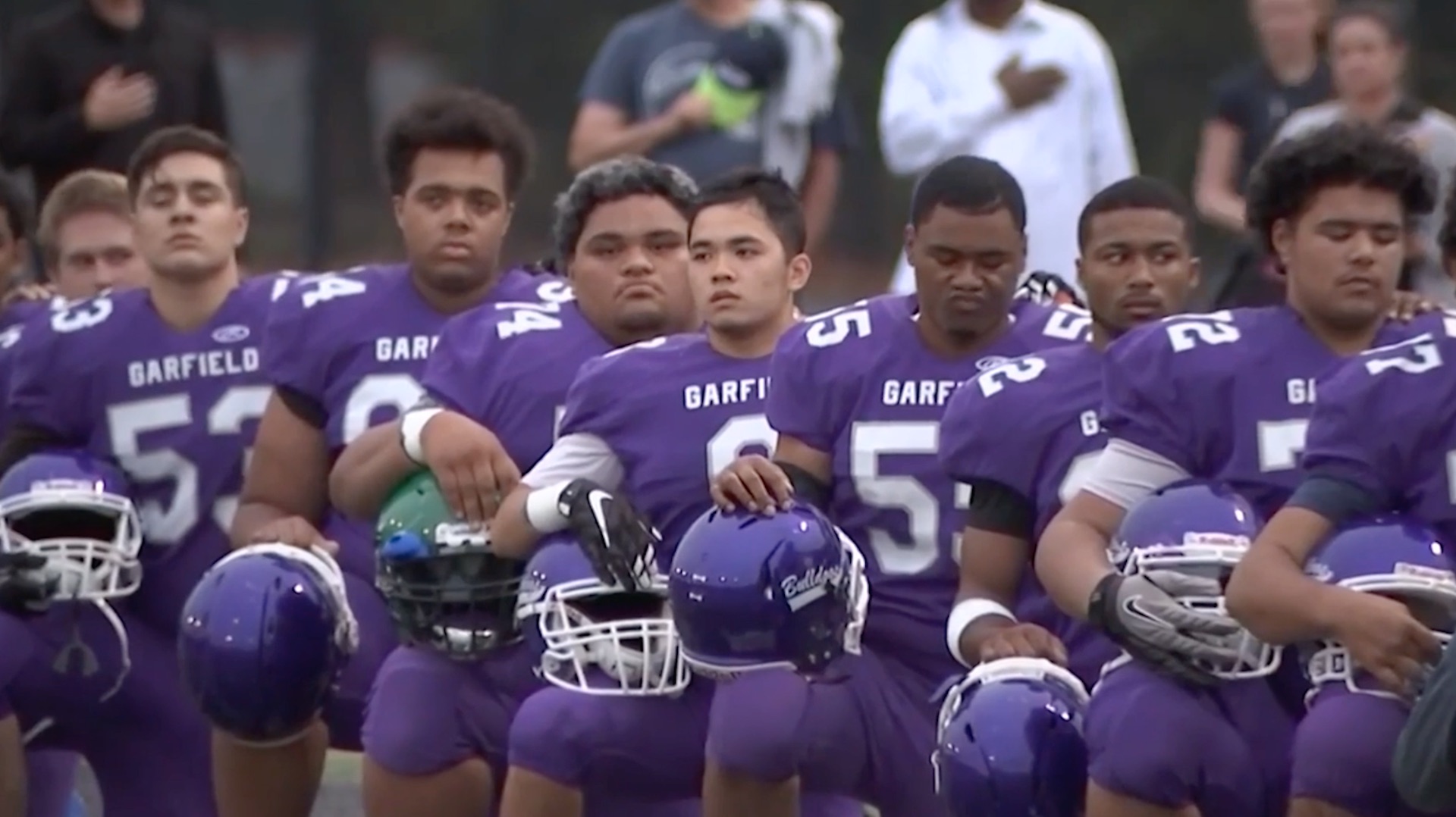 Beaumont Bulls youth football team continues national anthem protest