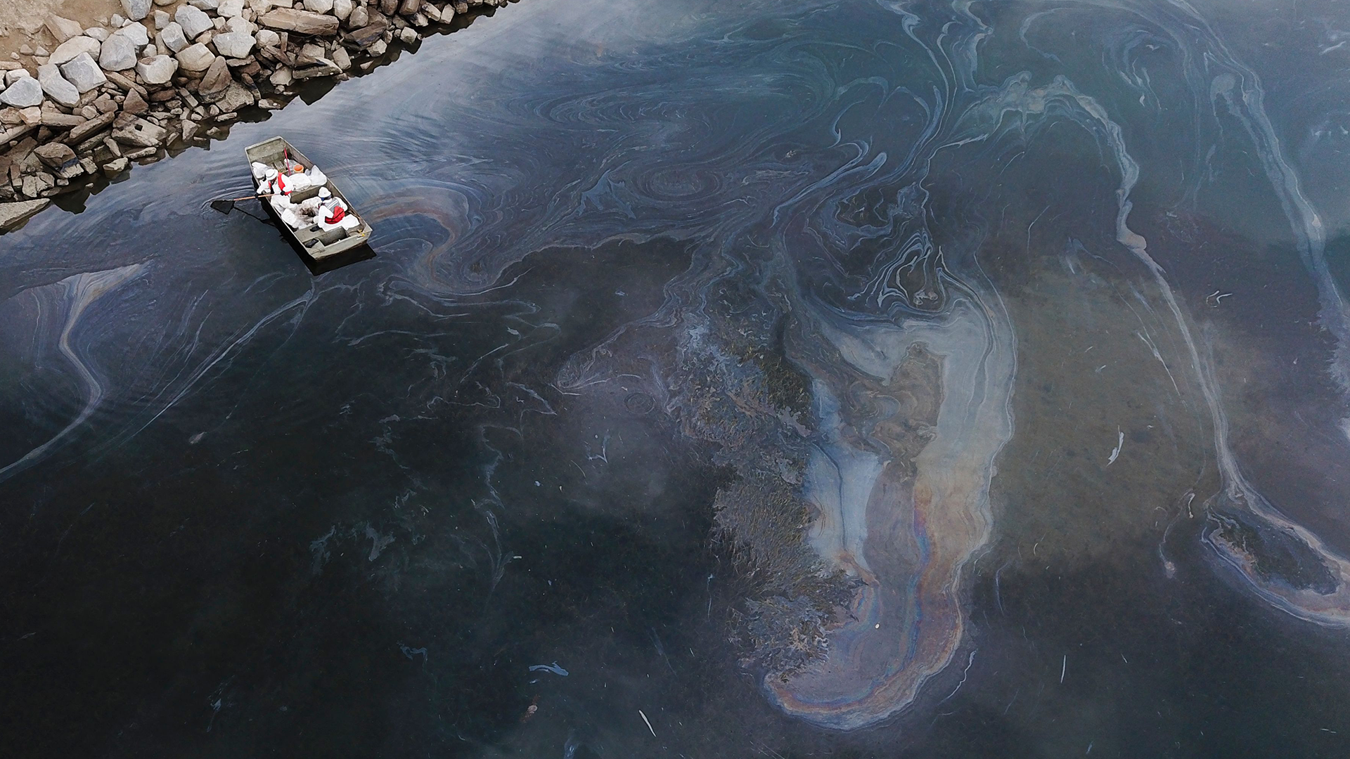 Oil spill response base on track for Ucluelet, Port Alberni