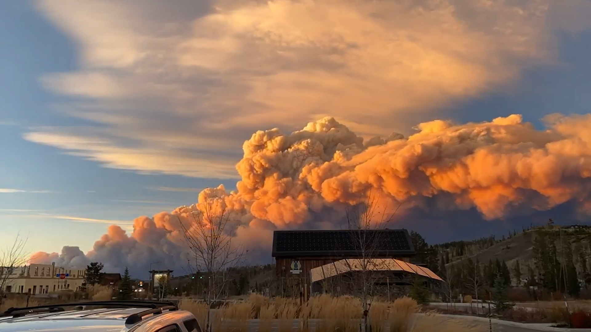 Colorado S East Troublesome Wildfire Explodes In Size Forces Evacuations The Washington Post