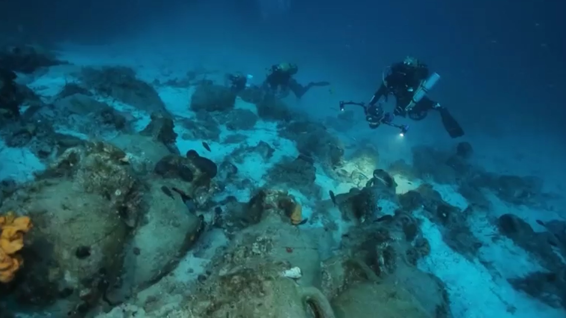 Сражение в эгейском море. Эгейское море затонувшие корабли. Эгейское море под водой. Эгейское море дайвинг. Средиземное море дайвинг находки.