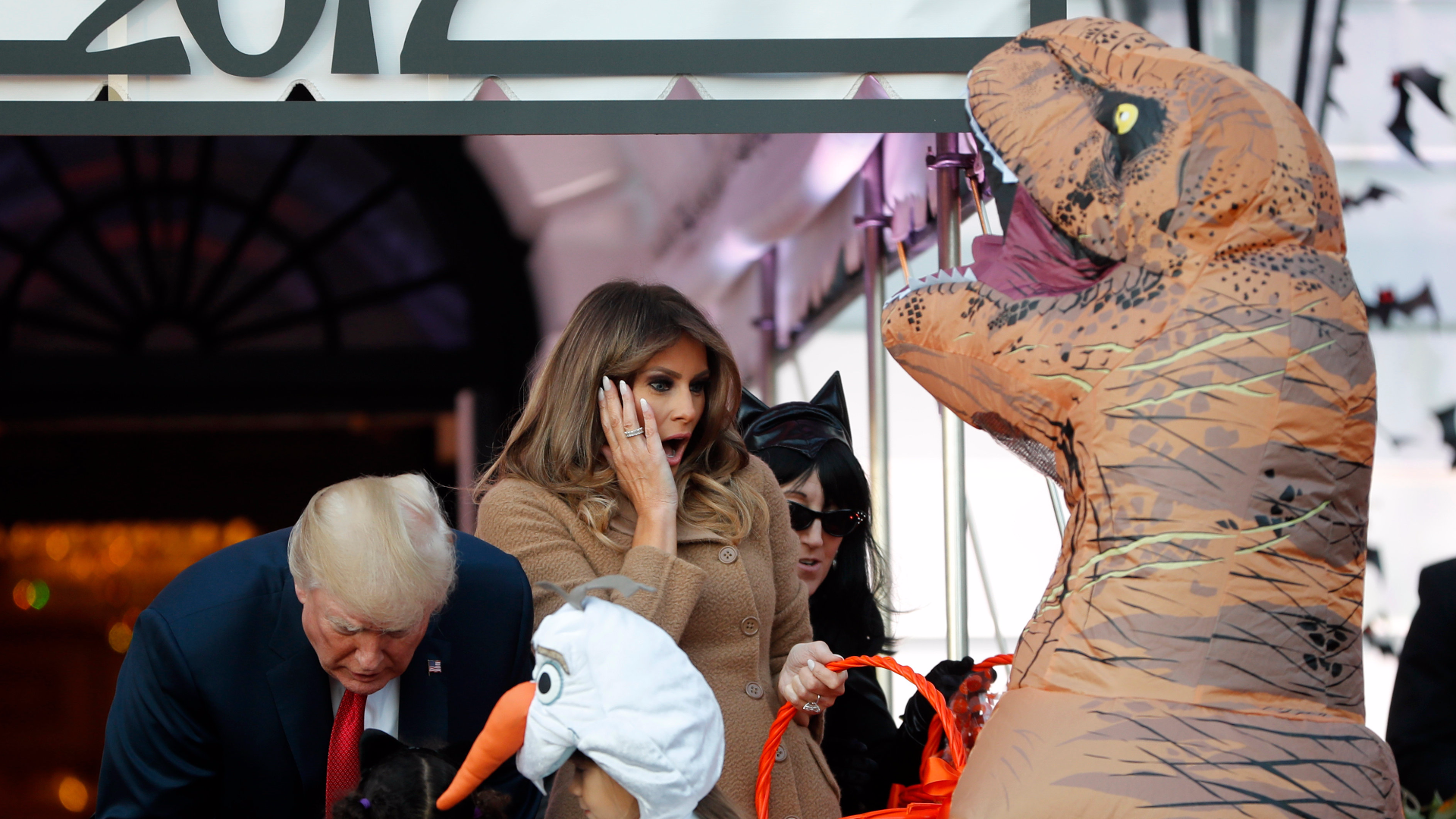 Trump And First Lady Welcome Dinosaur Skeletons On Halloween Eve The Washington Post