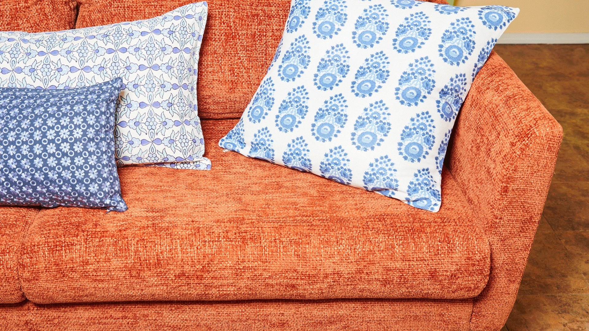 How To Pick Perfect Decorative Throw Pillows For Your Sofa, Bed Or
