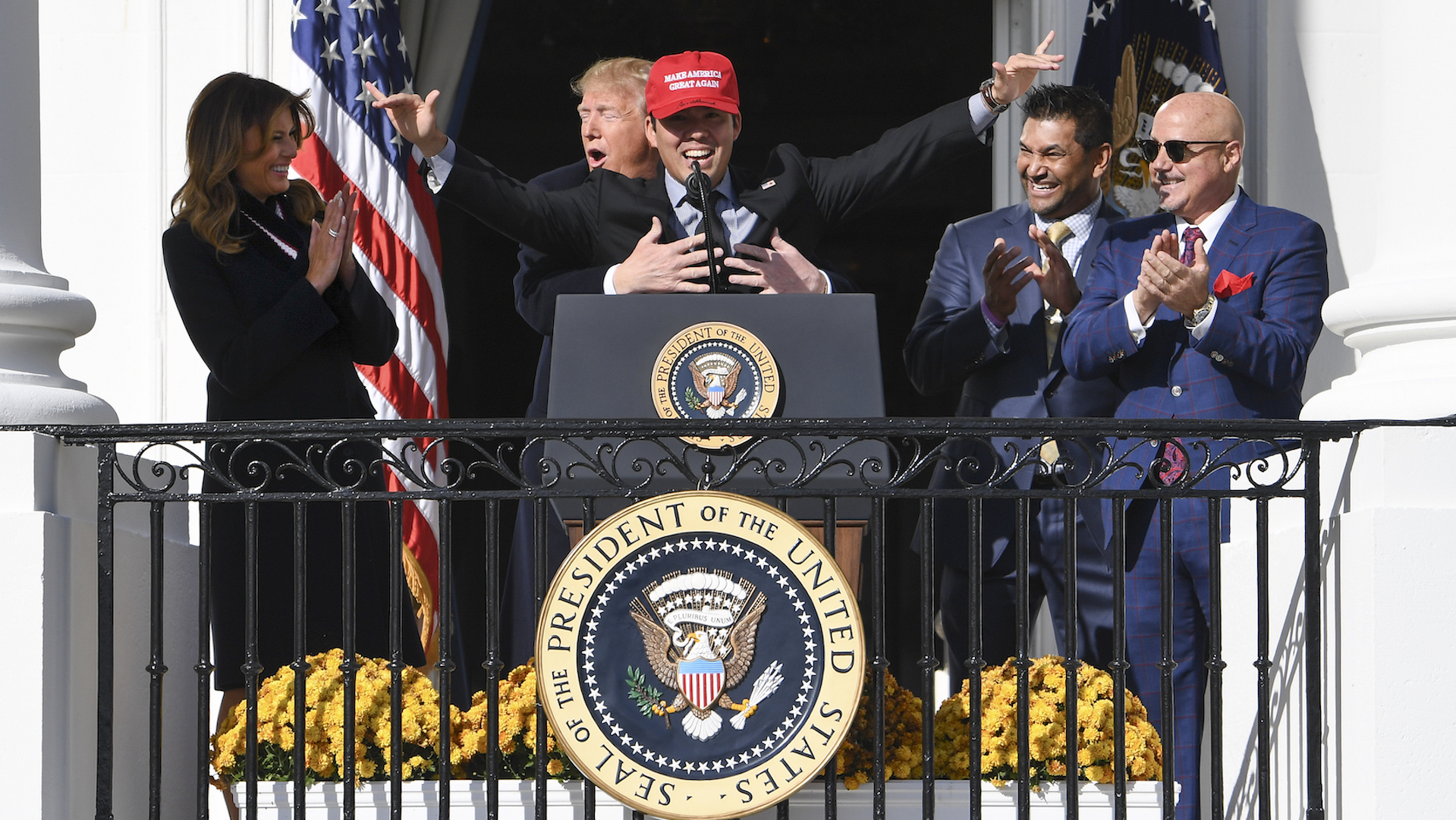Nationals' Kurt Suzuki wears MAGA hat, receives Trump hug during White House  celebration - The Washington Post