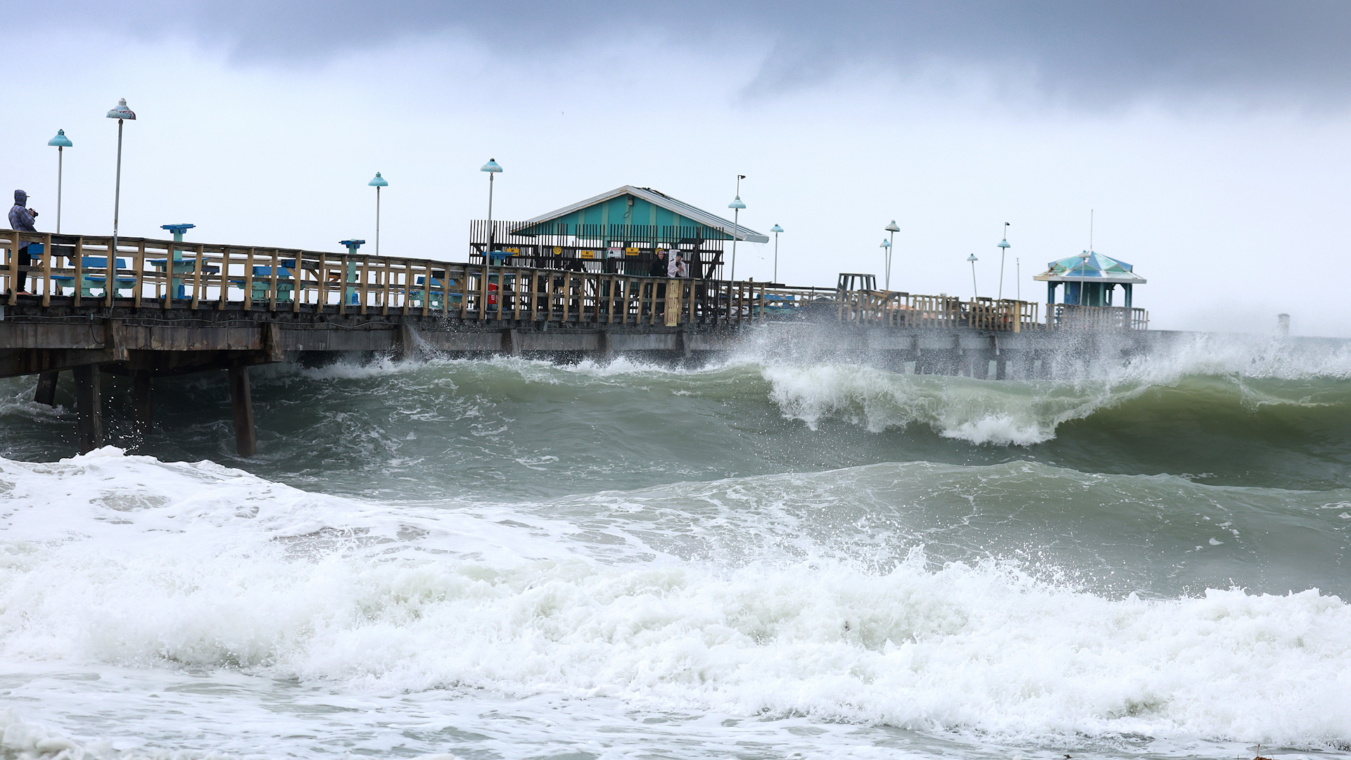 Hurricane Nicole maintains maximum sustained winds as she heads to Florida