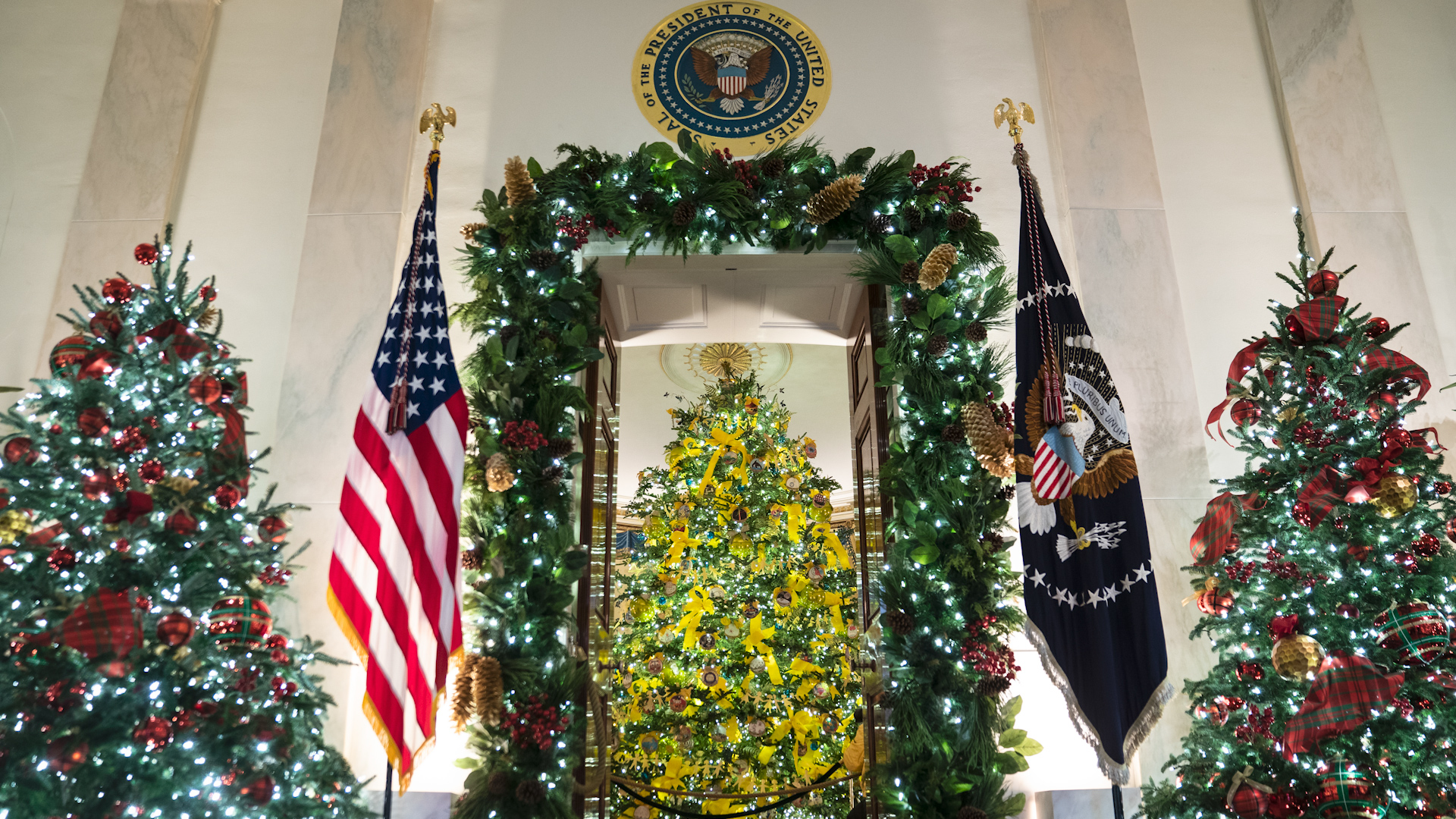 Melania Trump Christmas Decorations Told Us Everything We Needed To Know About The First Lady The Washington Post