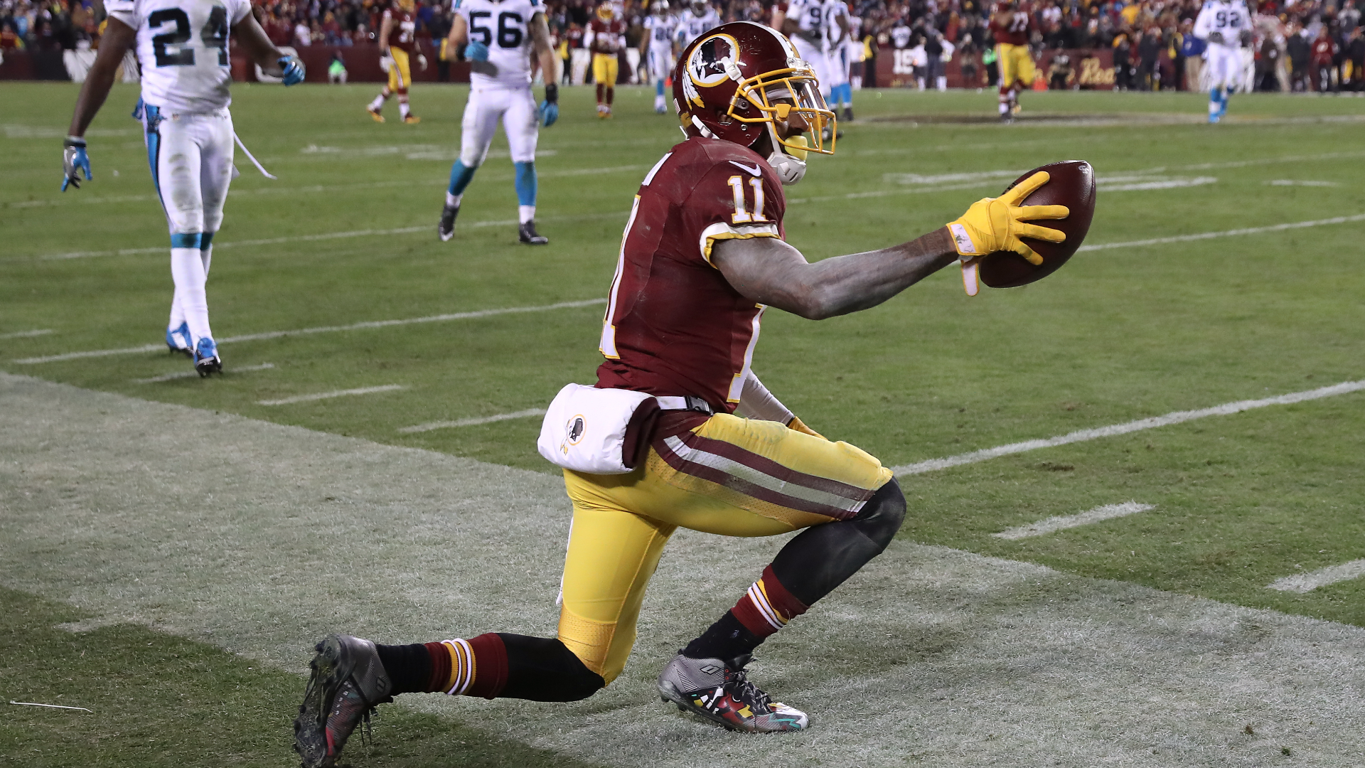 Washington Redskins cornerback Fred Smoot returns an interception