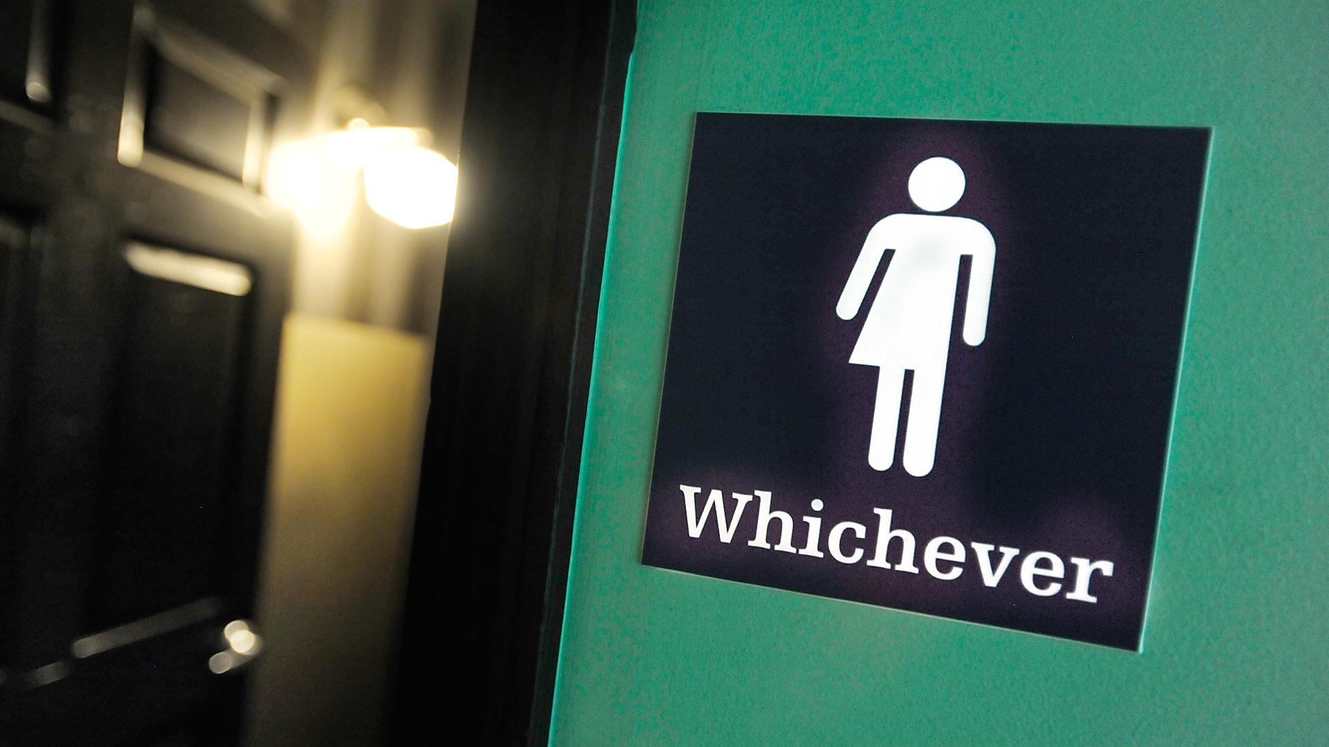 Obama administration directs schools to accommodate transgender students