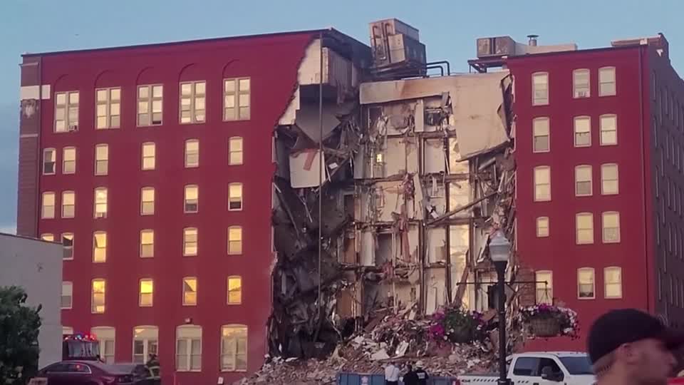 partially collapsed building in Iowa, will demolish it in a few hours ...